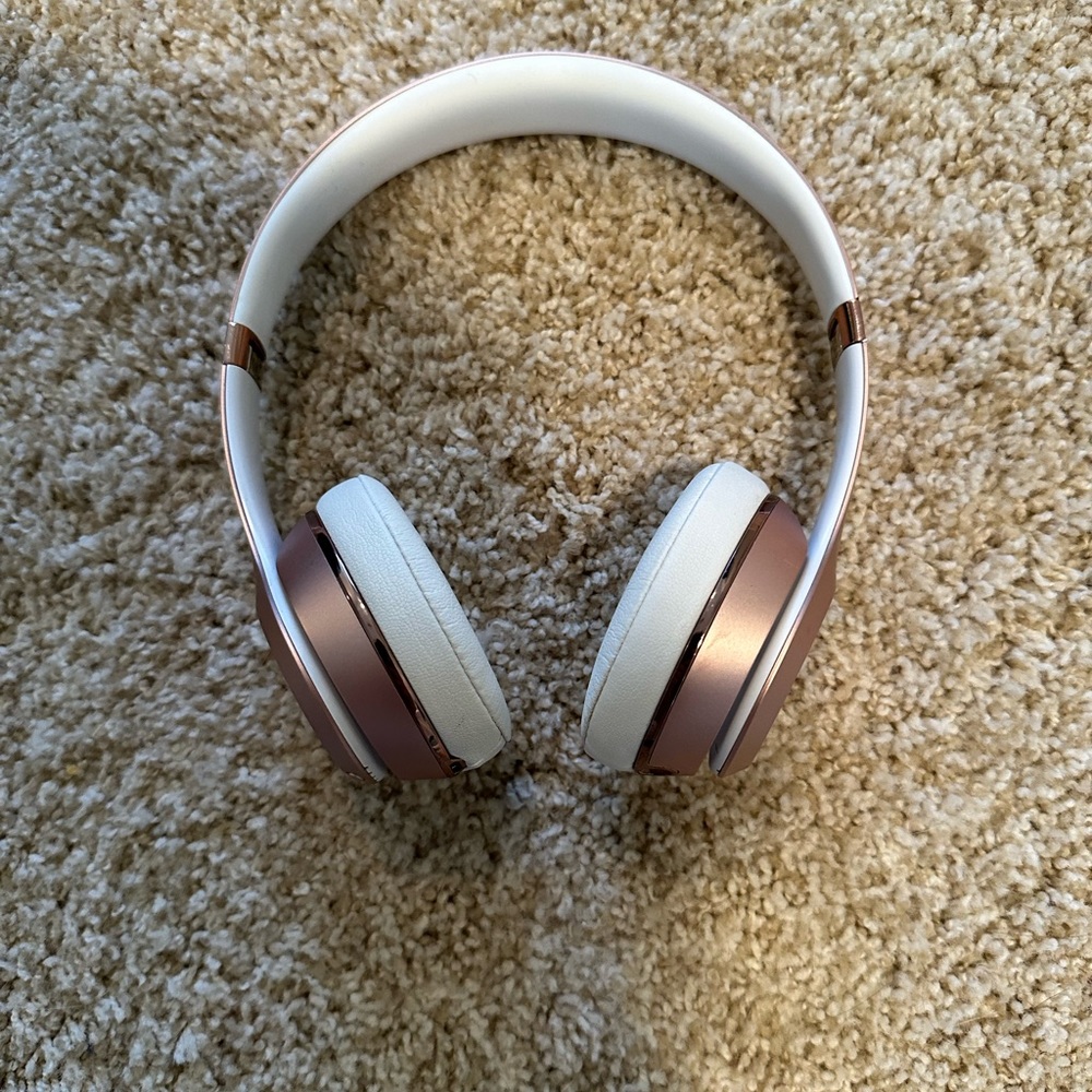 COPY - Rose gold beats by dre solo 3 wireless headphones